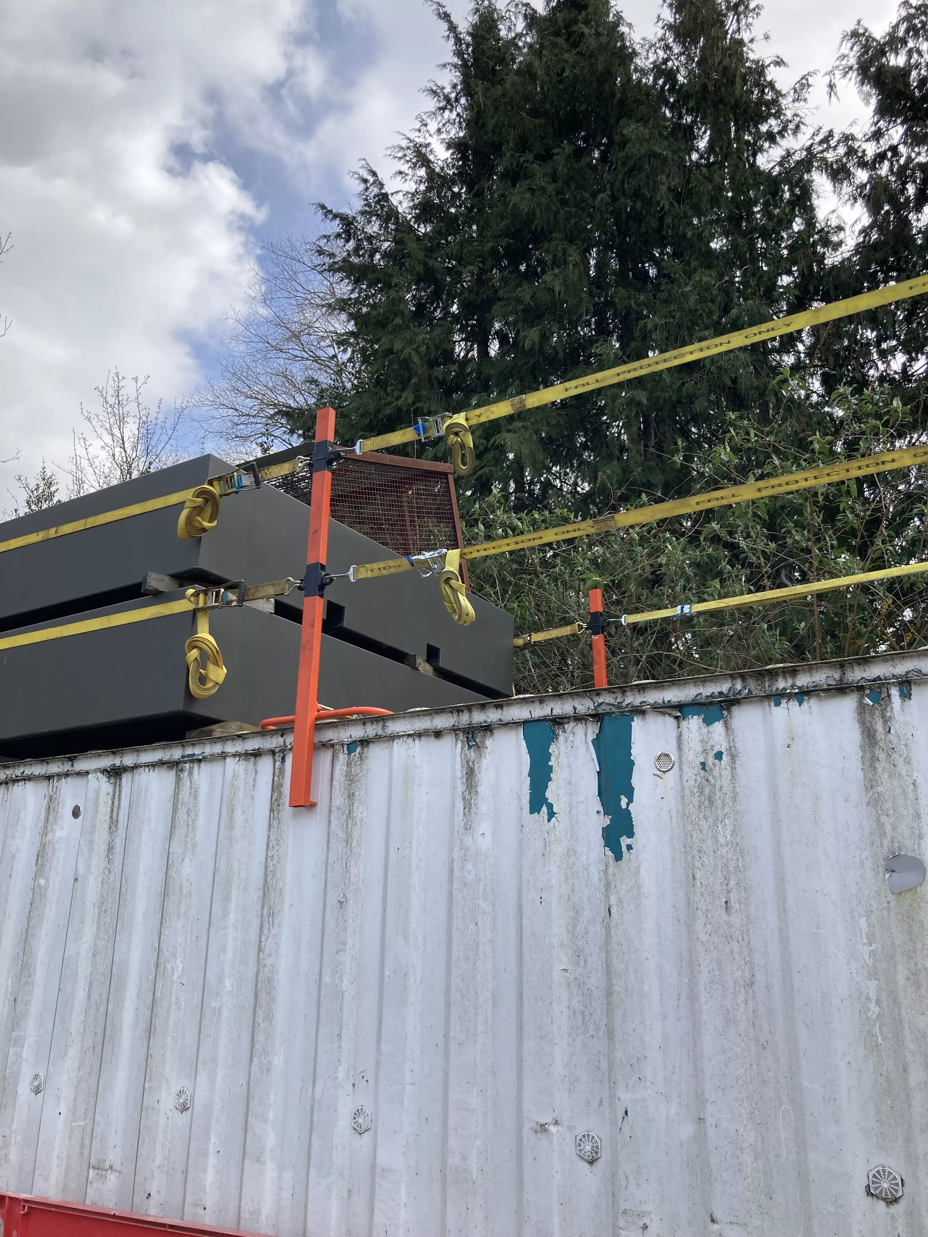 alternative fall restraint system for shipping containers